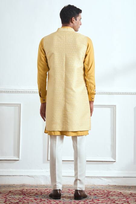 Tajiri Sunflower Floral Pattern Bundi Kurta Set 