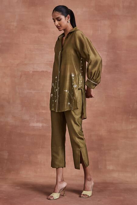 Sue Mue Green Chanderi Silk Embroidery Collared Keya Floral Shirt And Pant Set at Aza Fashions Sue Mue_Green Chanderi Silk Embroidery Collared Keya Floral Shirt And Pant Set _at_Aza_Fashions