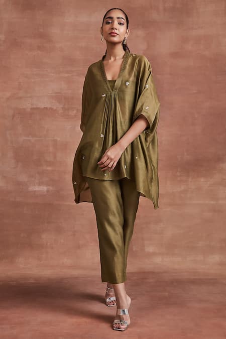 Sue Mue Green Handwoven Chanderi Silk Embroidered Bhumi Kaftan Top And Pant Set 