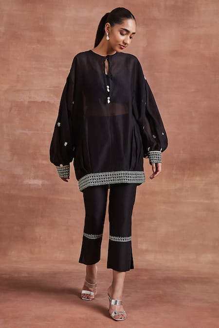 Sue Mue Black Handwoven Chanderi Silk Embroidered Vada Kaftan Top And Pant Set 
