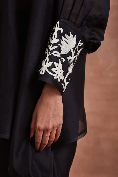 Sue Mue_Black Chanderi Silk Embroidery Round Neck Naisha Kaftan Top And Pant Set _at_Aza_Fashions