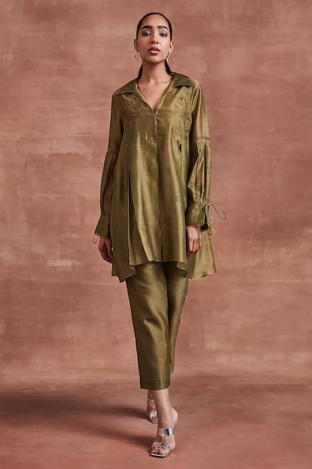 Buy_Sue Mue_Green Chanderi Silk Embroidery Collared Tara Tunic And Pant Set _Online_at_Aza_Fashions