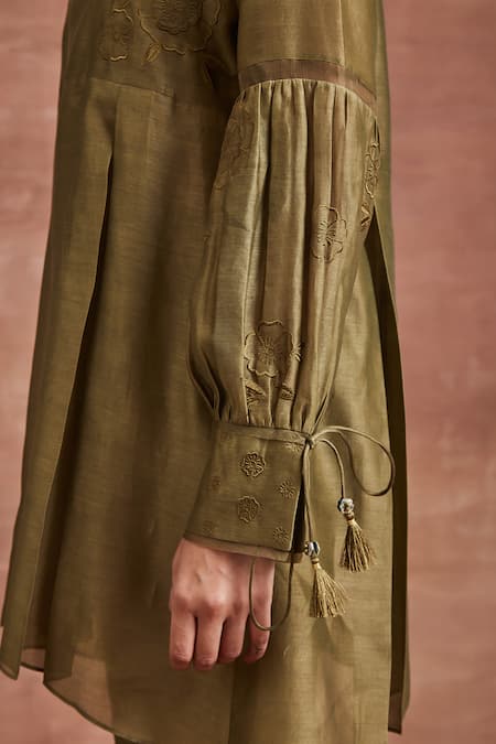 Sue Mue_Green Chanderi Silk Embroidery Collared Tara Tunic And Pant Set _at_Aza_Fashions