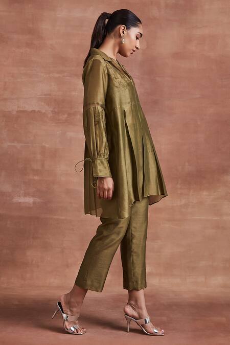 Buy_Sue Mue_Green Chanderi Silk Embroidery Collared Tara Tunic And Pant Set 