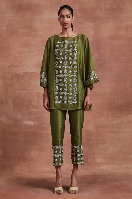 Sue Mue_Green Chanderi Silk Embroidery Boat Neck Dhani Kaftan Top And Pant Set _Online_at_Aza_Fashions