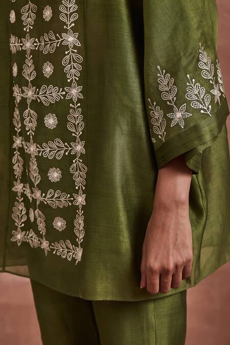Sue Mue_Green Chanderi Silk Embroidery Boat Neck Dhani Kaftan Top And Pant Set _at_Aza_Fashions