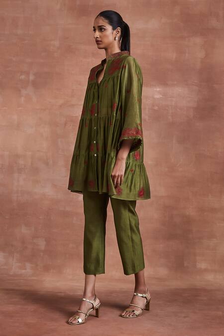 Shop_Sue Mue_Green Chanderi Silk Embroidery Bandeau Neck Veena Tiered Shirt Tunic And Pant Set 