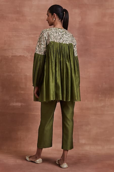 Shop Sue Mue Green Chanderi Silk Embroidery V-neck Vishaka Gathered Kurta And Pant Set at Aza Fashions Shop_Sue Mue_Green Chanderi Silk Embroidery V-neck Vishaka Gathered Kurta And Pant Set _at_Aza_Fashions