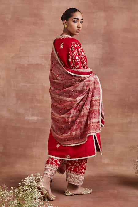 Shop Sue Mue Red Linen, Silk Pearls, Embroidery Scoop Neck Naysa Paisley Kurta Set at Aza Fashions Shop_Sue Mue_Red Linen, Silk Pearls, Embroidery Scoop Neck Naysa Paisley Kurta Set _at_Aza_Fashions