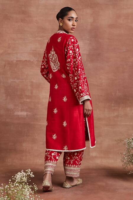 Sue Mue Red Linen, Silk Pearls, Embroidery Scoop Neck Naysa Paisley Kurta Set at Aza Fashions Sue Mue_Red Linen, Silk Pearls, Embroidery Scoop Neck Naysa Paisley Kurta Set _at_Aza_Fashions