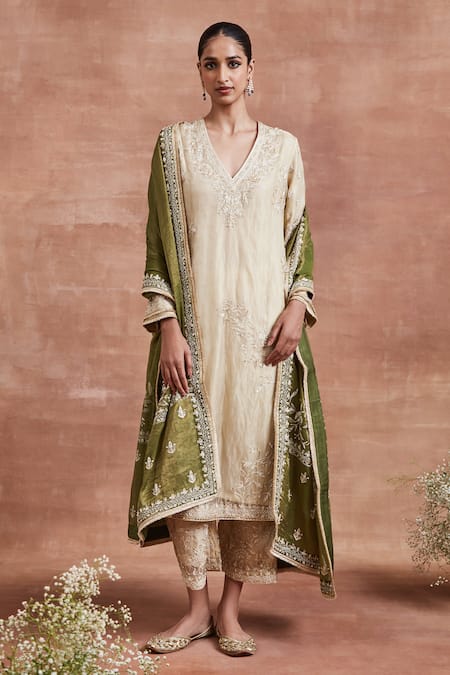 Sue Mue Kaihika Thread Work Kurta Set 