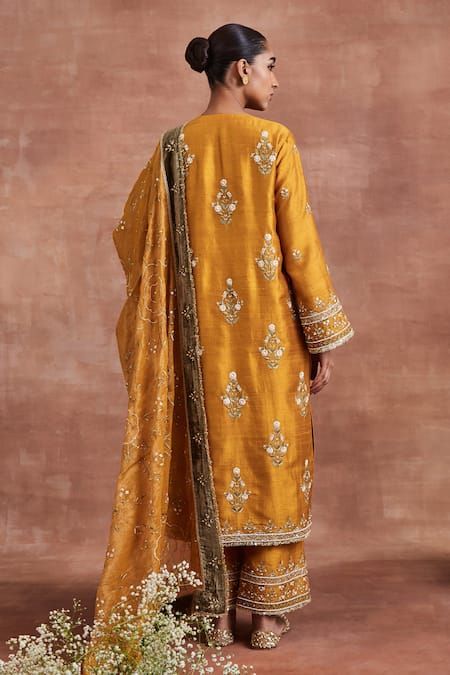 Shop Sue Mue Yellow Cotton, Silk Embroidery Split V-neck Adah Thread Work Kurta Palazzo Set at Aza Fashions Shop_Sue Mue_Yellow Cotton, Silk Embroidery Split V-neck Adah Thread Work Kurta Palazzo Set _at_Aza_Fashions