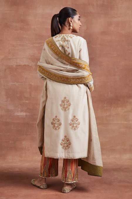 Shop Sue Mue Beige Handloom Cotton, Chanderi, Velvet Embroidery, Mahi Dori Work Kurta Set at Aza Fashions Shop_Sue Mue_Beige Handloom Cotton, Chanderi, Velvet Embroidery, Mahi Dori Work Kurta Set _at_Aza_Fashions