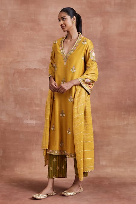 Sue Mue Damini Aari Embroidered Kurta Set 