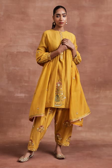 Sue Mue Yellow Chanderi Silk And Embroidered Naksh & Kurta Set 