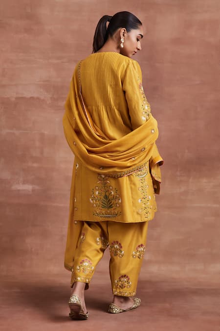 Shop Sue Mue Yellow Chanderi Silk, Muslin, Chanderi, Cotton Naksh Thread And Zari Kurta Set at Aza Fashions Shop_Sue Mue_Yellow Chanderi Silk, Muslin, Chanderi, Cotton Naksh Thread And Zari Kurta Set _at_Aza_Fashions