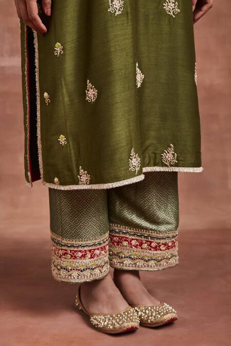 Sue Mue Green Tussar, Silk Embroidery, Lace Keyhole Neck Charita Dori Kurta Pant Set Online at Aza Fashions Sue Mue_Green Tussar, Silk Embroidery, Lace Keyhole Neck Charita Dori Kurta Pant Set _Online_at_Aza_Fashions