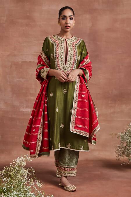 Sue Mue Green Tussar, Silk Embroidery, Lace Keyhole Neck Charita Dori Kurta Pant Set at Aza Fashions Sue Mue_Green Tussar, Silk Embroidery, Lace Keyhole Neck Charita Dori Kurta Pant Set _at_Aza_Fashions