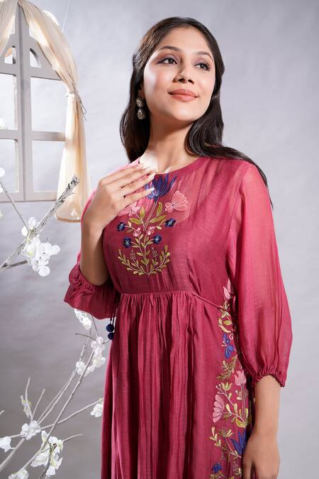 The White Tree Studio_Maroon Kurta- Chanderi (70% Cotton And 30% Silk) Parizad & Leggings Set _at_Aza_Fashions