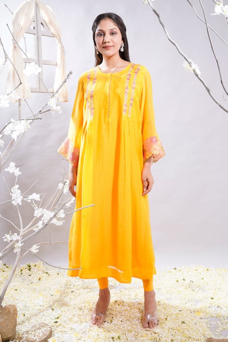 The White Tree Studio Yellow Anarkali- Chanderi (70% Cotton And 30% Silk) Afsheen & Leggings Set