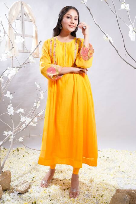 Buy_The White Tree Studio_Yellow Anarkali- Chanderi (70% Cotton And 30% Silk) Afsheen & Leggings Set _Online_at_Aza_Fashions