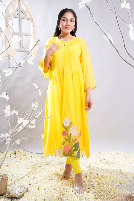 Buy_The White Tree Studio_Yellow Kurta- Chanderi (70% Cotton And 30% Silk) Ravina & Leggings Set _Online_at_Aza_Fashions
