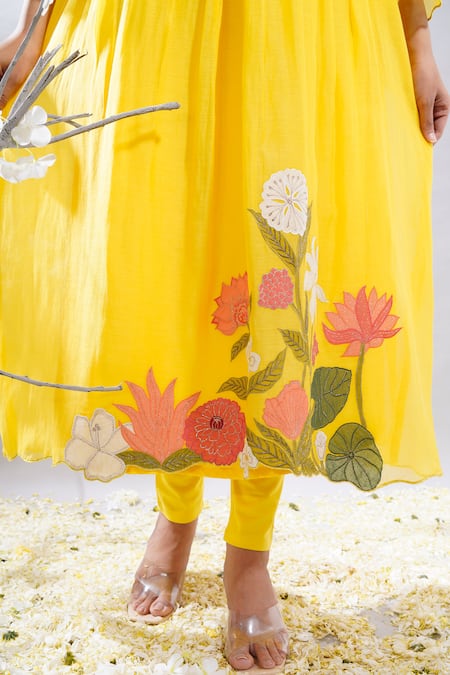 Buy_The White Tree Studio_Yellow Kurta- Chanderi (70% Cotton And 30% Silk) Ravina & Leggings Set 