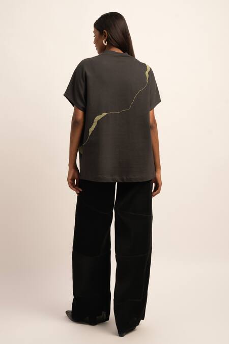 Shop Siddhant Agrawal Grey Cotton Beads Round Neck Luxe Splendor Work T-shirt at Aza Fashions Shop_Siddhant Agrawal_Grey Cotton Beads Round Neck Luxe Splendor Work T-shirt _at_Aza_Fashions