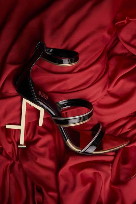 Tiesta_Black Pointed Toe Heels _at_Aza_Fashions