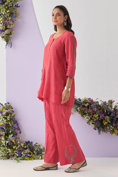 Shipraa Grover_Red Chanderi, Muslin Beads Round Ariza Nalki And Embroidered Kurta & Pant Set _Online_at_Aza_Fashions