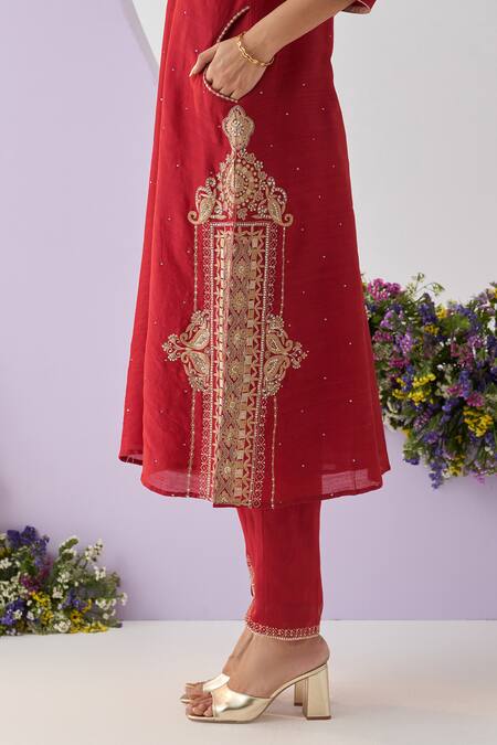 Shipraa Grover_Red Chanderi Sequins, Metallic Thread V-neck Fiza Embroidered Kurta And Pant Set _at_Aza_Fashions