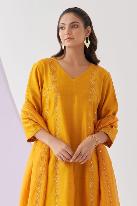 Shipraa Grover_Yellow Chanderi Sequins, Embroidery, Metallic Thread V-neck Huma Kurta Pant Set _Online_at_Aza_Fashions