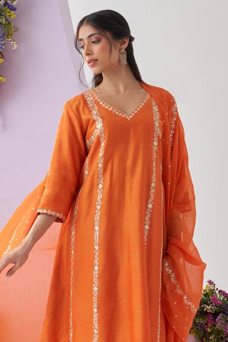 Shipraa Grover Orange Chanderi Sequins, Metallic Thread V-neck Insha Embroidered Kurta Pant Set Online at Aza Fashions Shipraa Grover_Orange Chanderi Sequins, Metallic Thread V-neck Insha Embroidered Kurta Pant Set _Online_at_Aza_Fashions