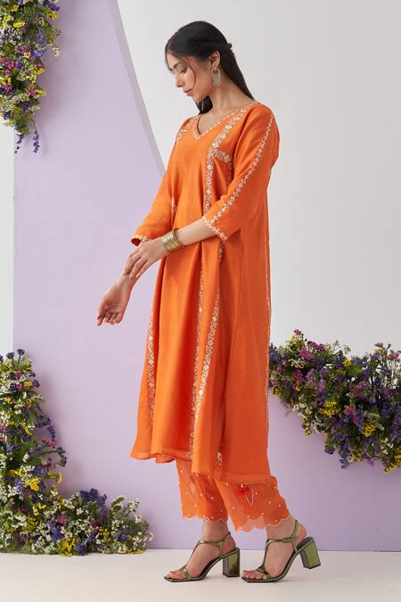 Shipraa Grover Orange Chanderi Sequins, Metallic Thread V-neck Insha Embroidered Kurta Pant Set at Aza Fashions Shipraa Grover_Orange Chanderi Sequins, Metallic Thread V-neck Insha Embroidered Kurta Pant Set _at_Aza_Fashions
