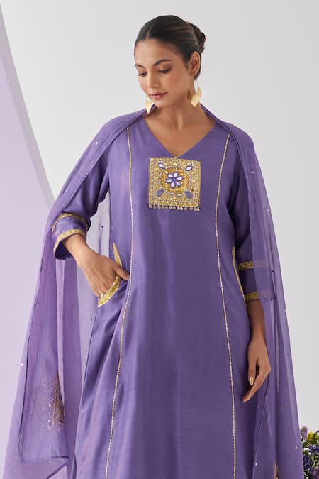 Shipraa Grover_Purple Chanderi Mirrors, Sequins V-neck Lavender And Work Kurta Set _Online_at_Aza_Fashions
