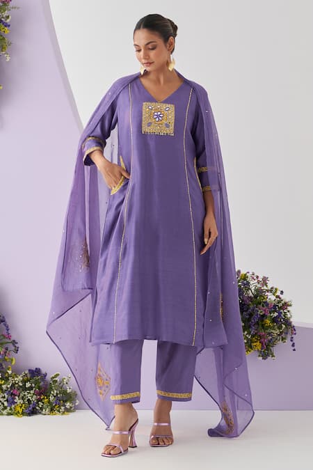 Buy_Shipraa Grover_Purple Chanderi Mirrors, Sequins V-neck Lavender And Work Kurta Set _Online_at_Aza_Fashions