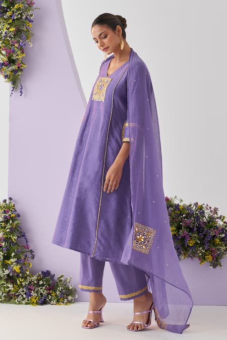Shop_Shipraa Grover_Purple Chanderi Mirrors, Sequins V-neck Lavender And Work Kurta Set _Online_at_Aza_Fashions