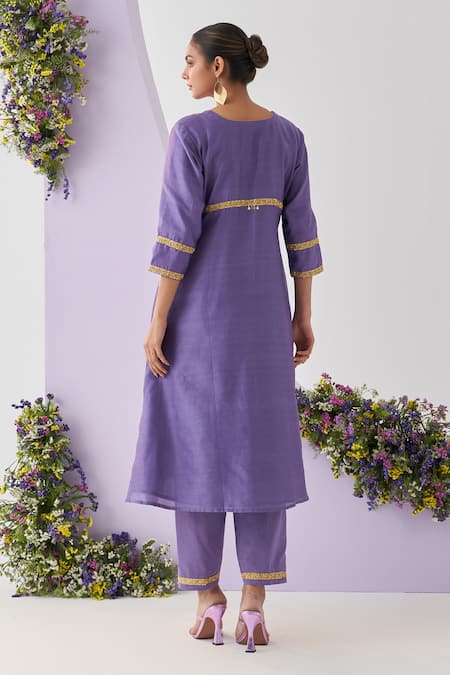 Shipraa Grover_Purple Chanderi Mirrors, Sequins V-neck Lavender And Work Kurta Set _at_Aza_Fashions