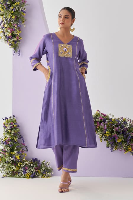 Buy_Shipraa Grover_Purple Chanderi Mirrors, Sequins V-neck Lavender And Work Kurta Set 