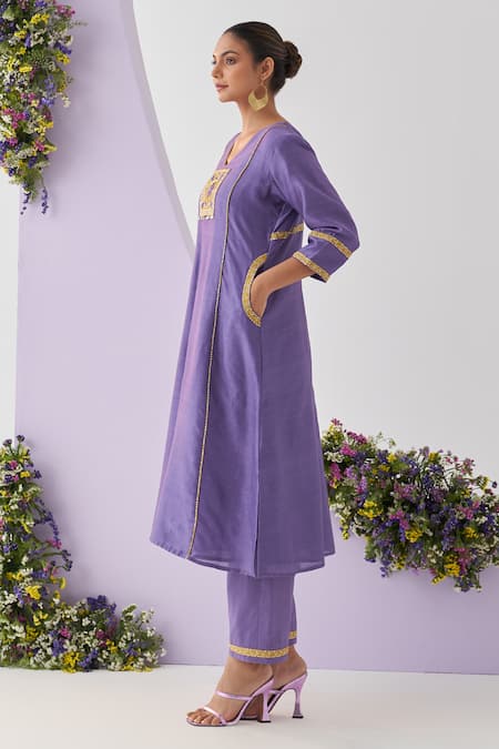 Shop_Shipraa Grover_Purple Chanderi Mirrors, Sequins V-neck Lavender And Work Kurta Set 