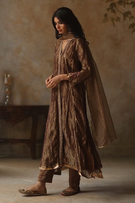 Begum_Gold Silk, Organza, Satin Embroidery, Asma Resham Zari Fleur Kurta Pant Set _Online_at_Aza_Fashions