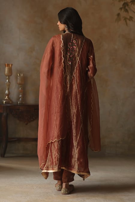 Begum Asma Zari Fleur Embroidered Kurta Pant Set 