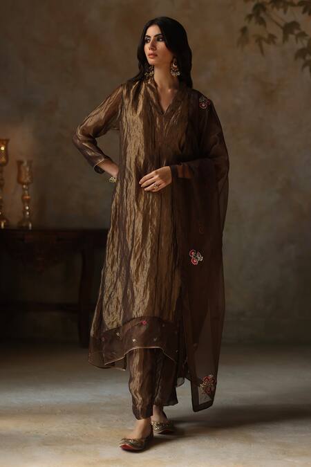 Buy_Begum_Gold Silk, Organza Embroidery, Zari Ayat Resham Butti Asymmetric Kurta Pant Set _Online_at_Aza_Fashions