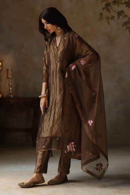 Shop_Begum_Gold Silk, Organza Embroidery, Zari Ayat Resham Butti Asymmetric Kurta Pant Set _Online_at_Aza_Fashions