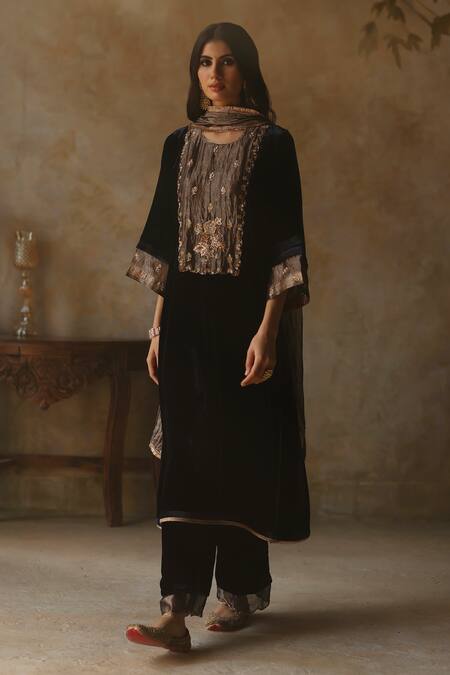 Begum_Blue Velvet, Silk Embroidery, Zari Round Faiz Roseate Zardozi Kurta Pant Set _Online_at_Aza_Fashions