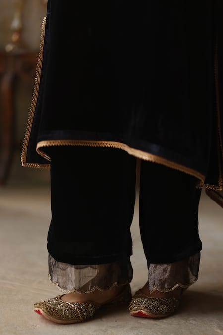 Begum_Blue Velvet, Silk Embroidery, Zari Round Faiz Roseate Zardozi Kurta Pant Set _at_Aza_Fashions