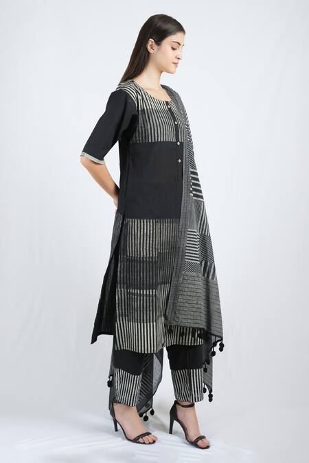 Banana Labs_Black Cotton Round Neck Graded Printed Kurta Pant Set _at_Aza_Fashions