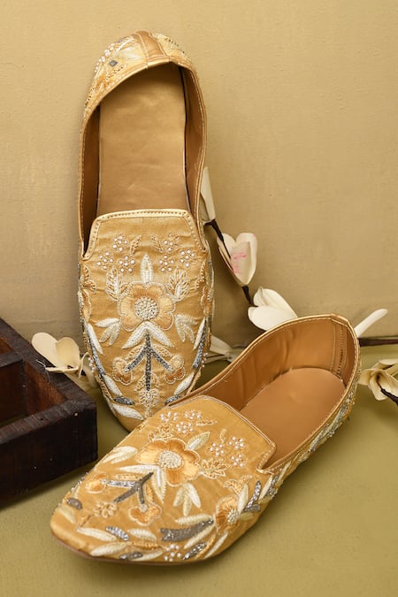 Aryavir Malhotra Floral Hand Work Juttis 