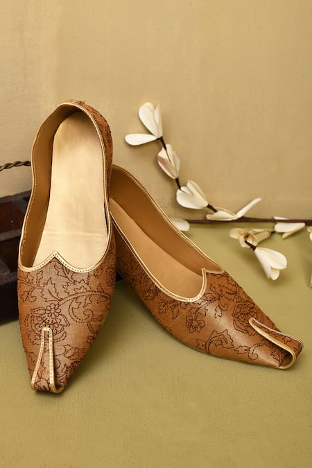 Aryavir Malhotra Brown Embroidered Floral Thread Juttis 