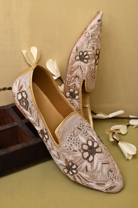 Aryavir Malhotra Flower Pattern Hand Work Juttis 